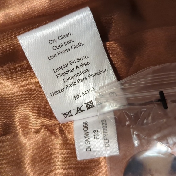 NWT:DKNY Fashion women’s brown faux wool overcoat. Size XXL. - Picture 9 of 13